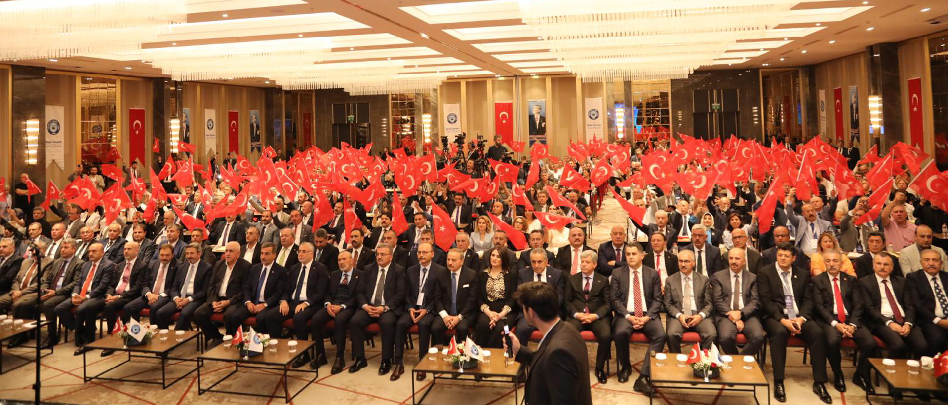 TÜRK MEMURUNUN GÜR SESİ TÜRKİYE KAMU-SEN 33 YAŞINDA